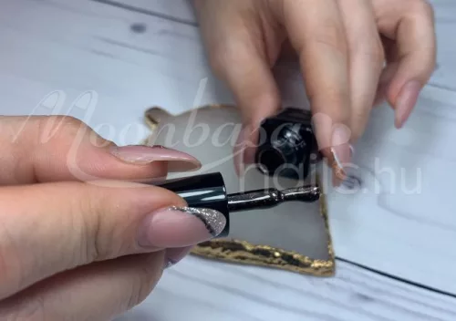 Tiger eye géllakk 5ml #842 kígyózöld