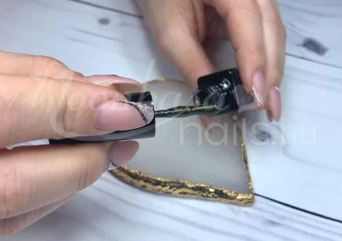 Tiger eye thermo géllakk 5ml #875 Sötét méregzöld - éjkék