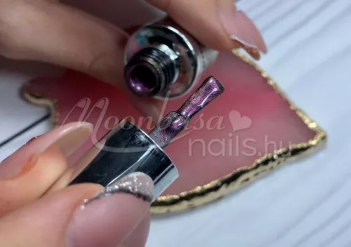 Magic eye géllakk 4ml #758 Castor