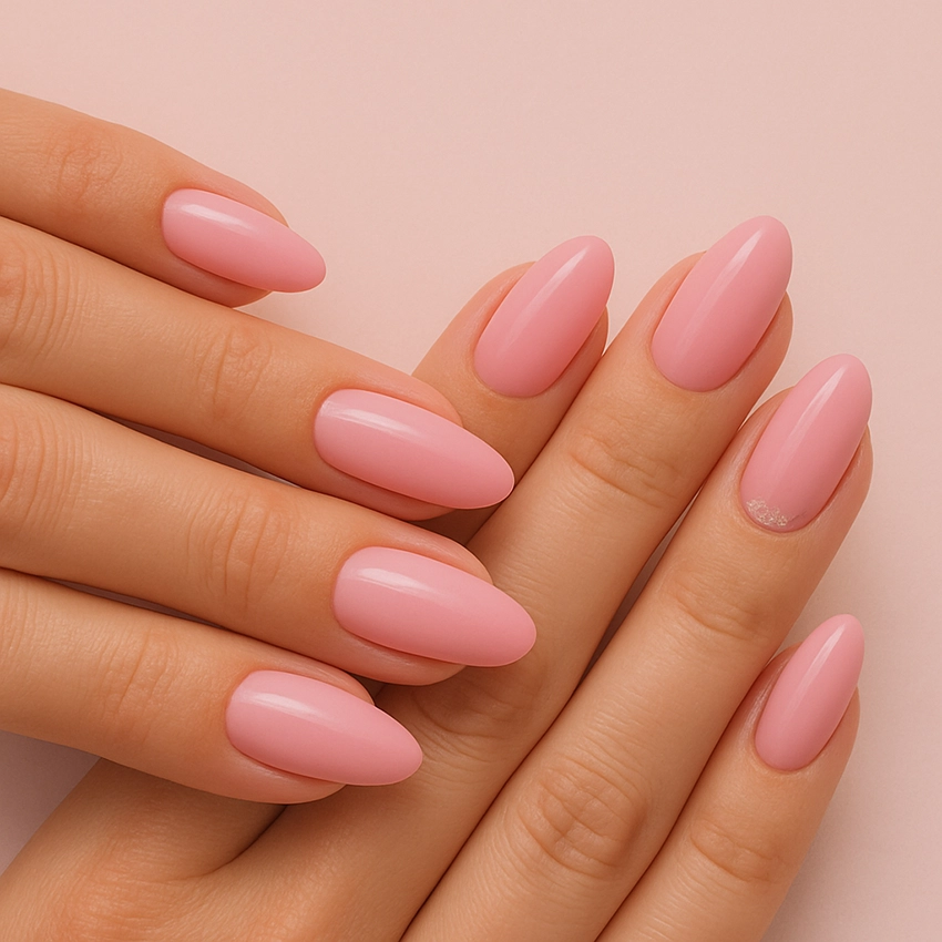 Nyári rózsaszín körmök – pasztell pink trend 2025