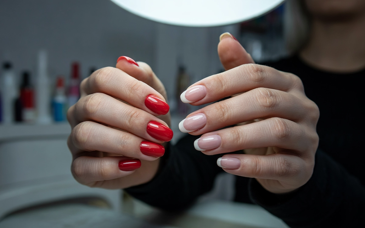 Piros és francia mandula műköröm összeállítás